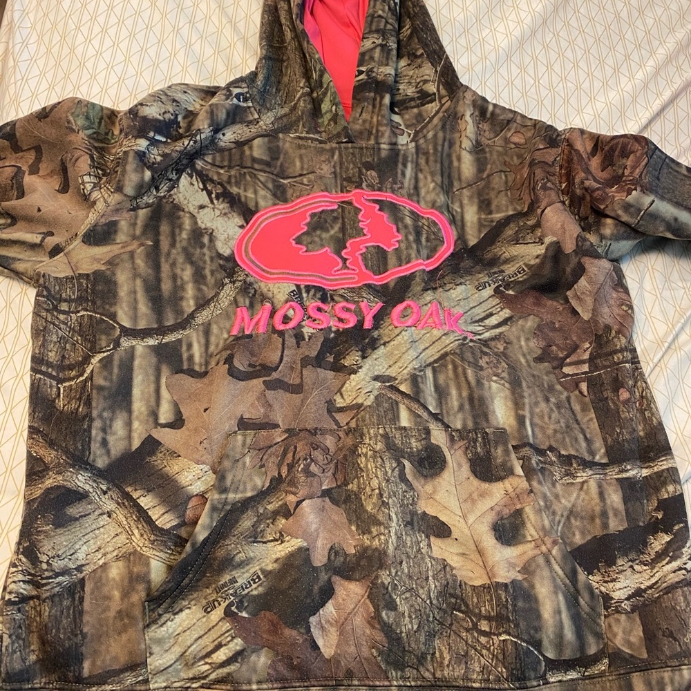 camo and pink mossy oak sweatshirt